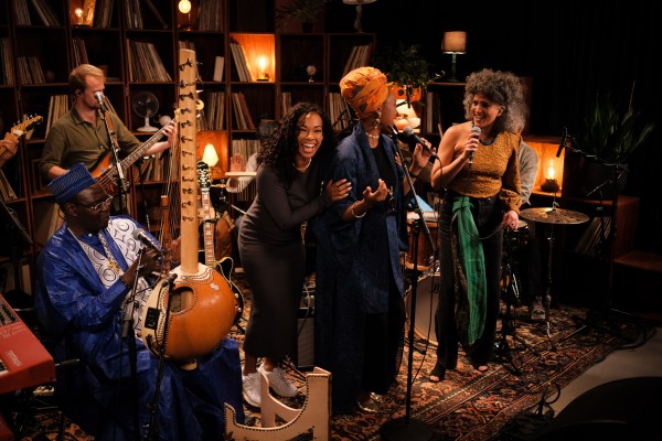 Image Podium ZWART: Unplugged bereikt meer dan 2 miljoen online kijkers